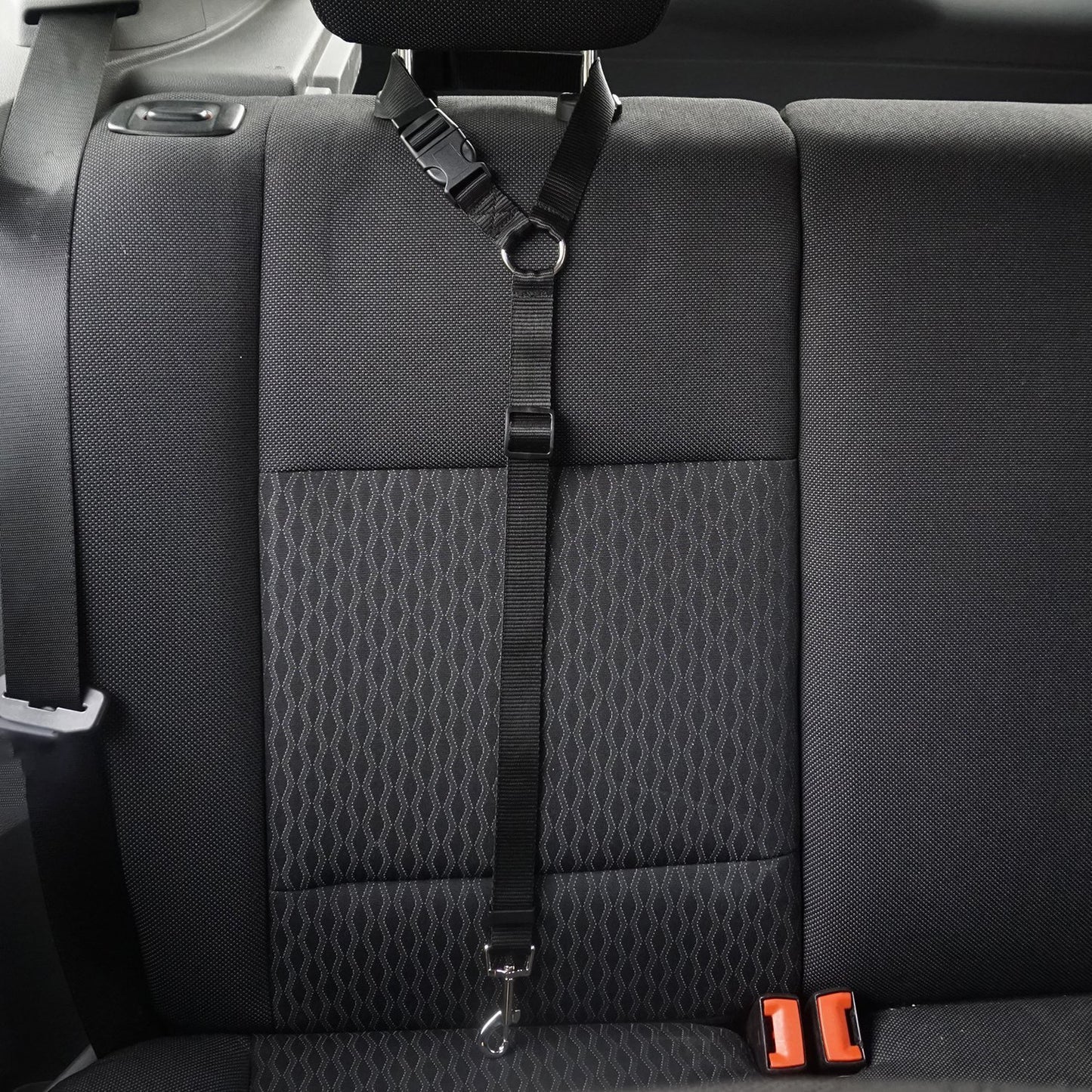 Adjustable pet safety seat belt for car travel